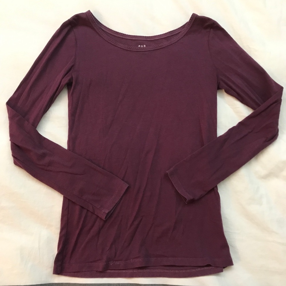 GAP long sleeve feather tee